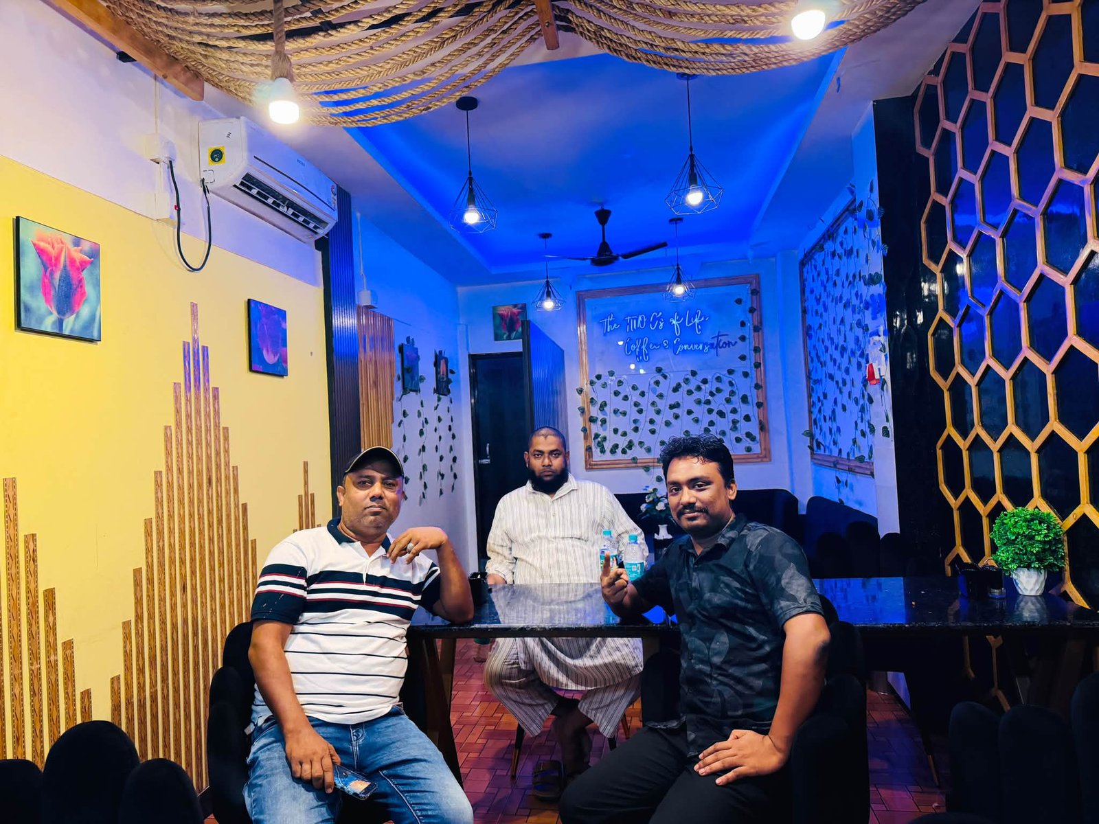আমাৰ ইয়াত উপস্থিত হোৱাৰ বাবে আন্তৰিক ধন্যবাদ আহমেদ ভাই! 🙏❤️🥢🍽️ আজি আমাৰ ৰেষ্টুৰেণ্ট Swaad 99…